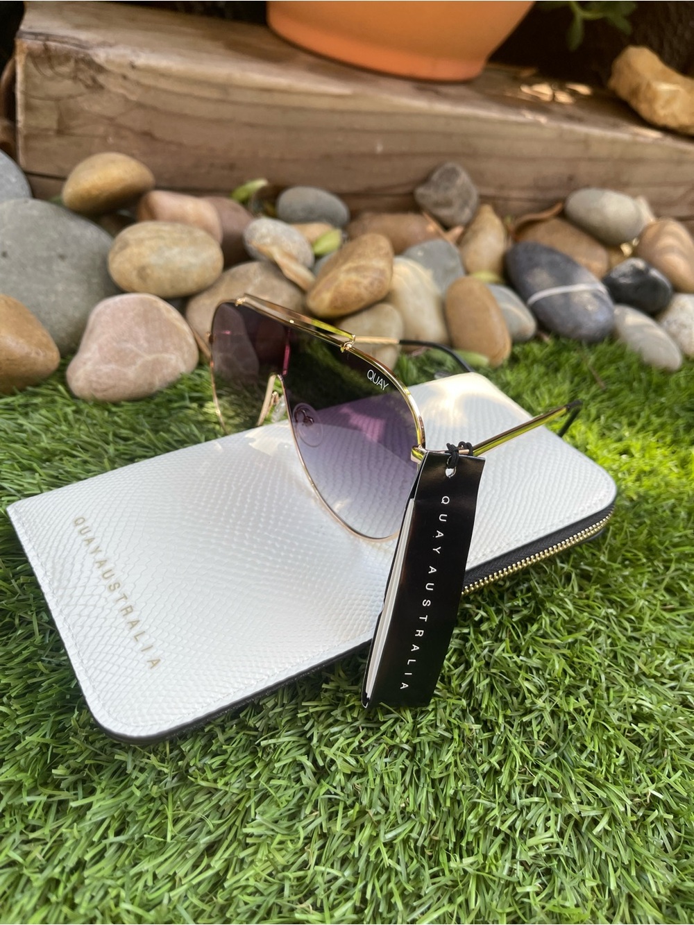 Quay Australia Aviator Sunglasses with Gradient Purple Lenses and Gold Frame - Picture 4 of 6